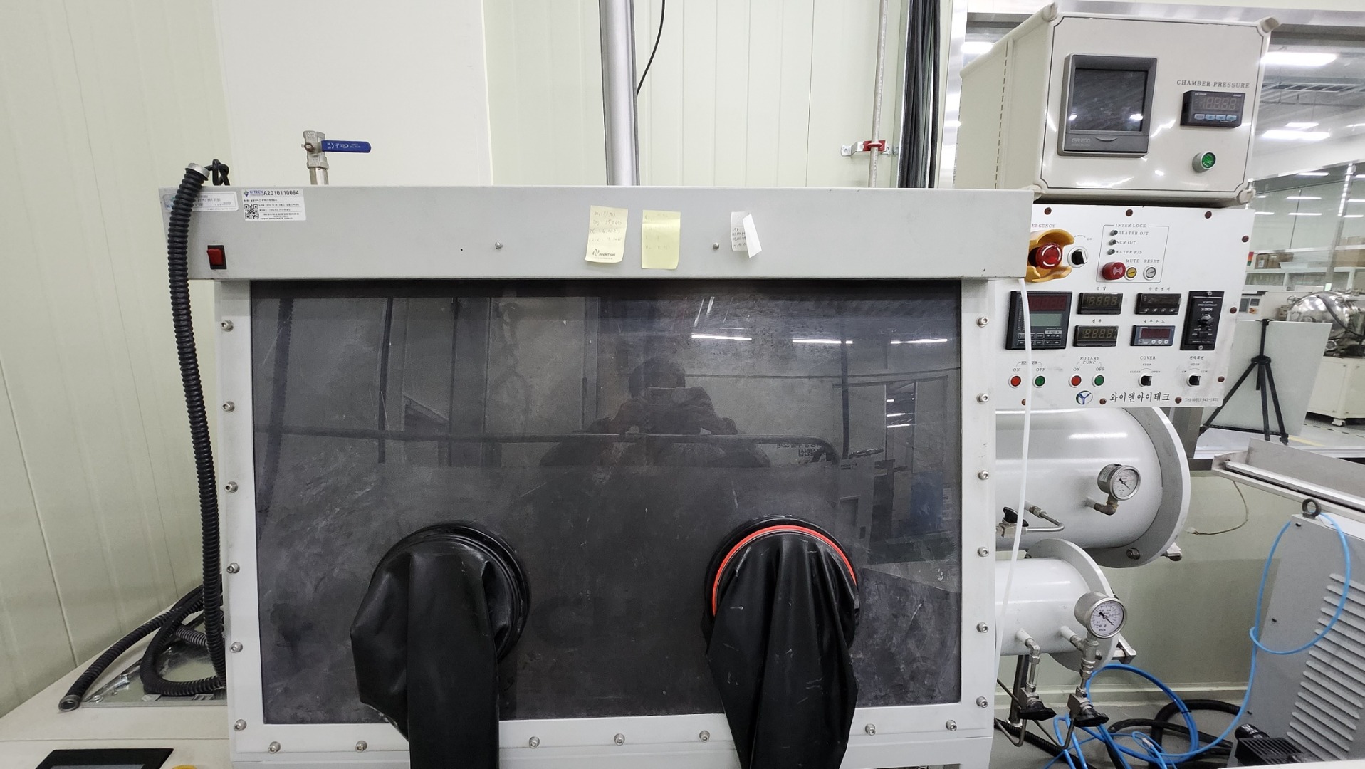 글로브 박스(Glove box) 장비 사진