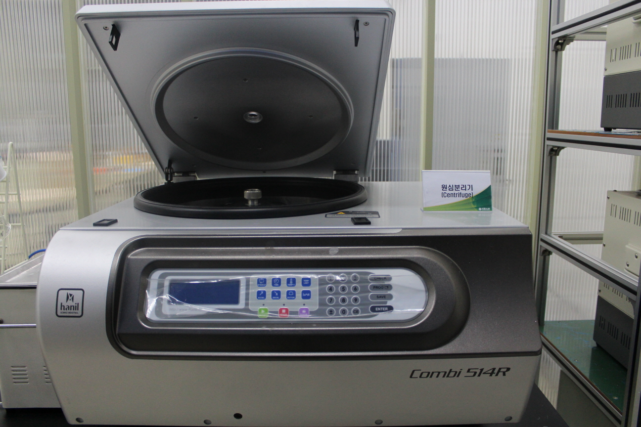 원심분리기(Centrifugal Separator) 장비 사진