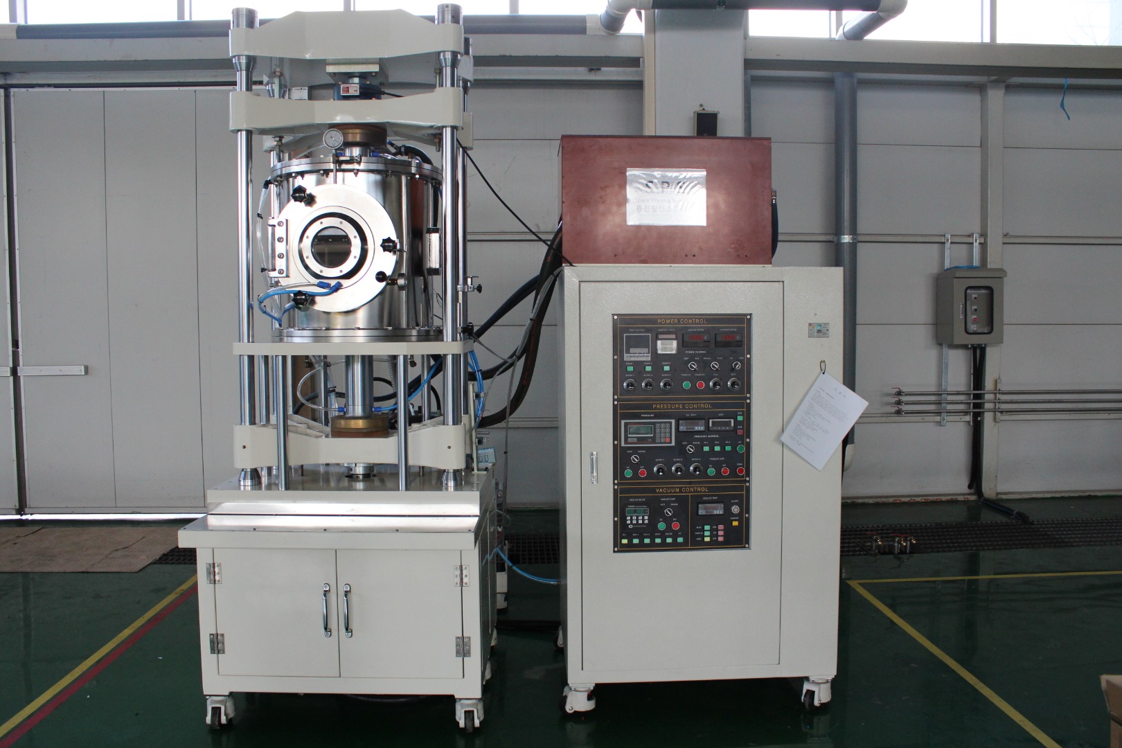 통전활성소결장치(Spark Plasma Sintering) 장비 사진